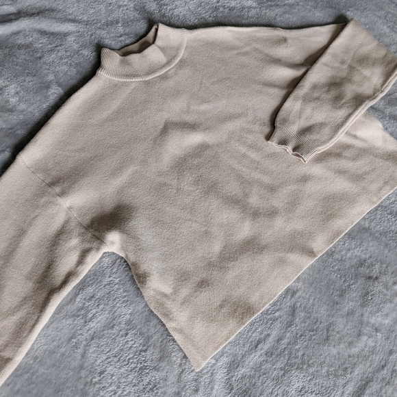 *DONATED* NWOT • Bershka • crop sweater - Picture 2 of 8